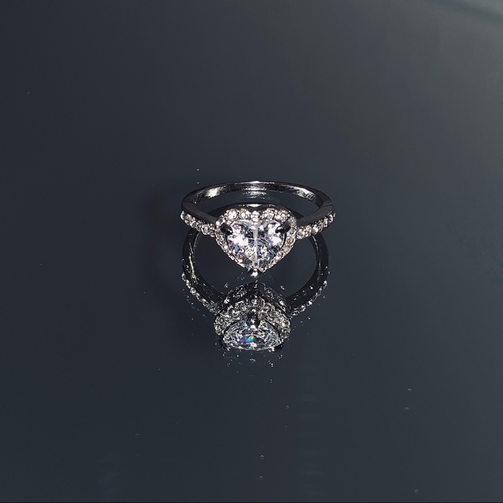 Dazzling Heart Shaped Silver Ring 💍🖤